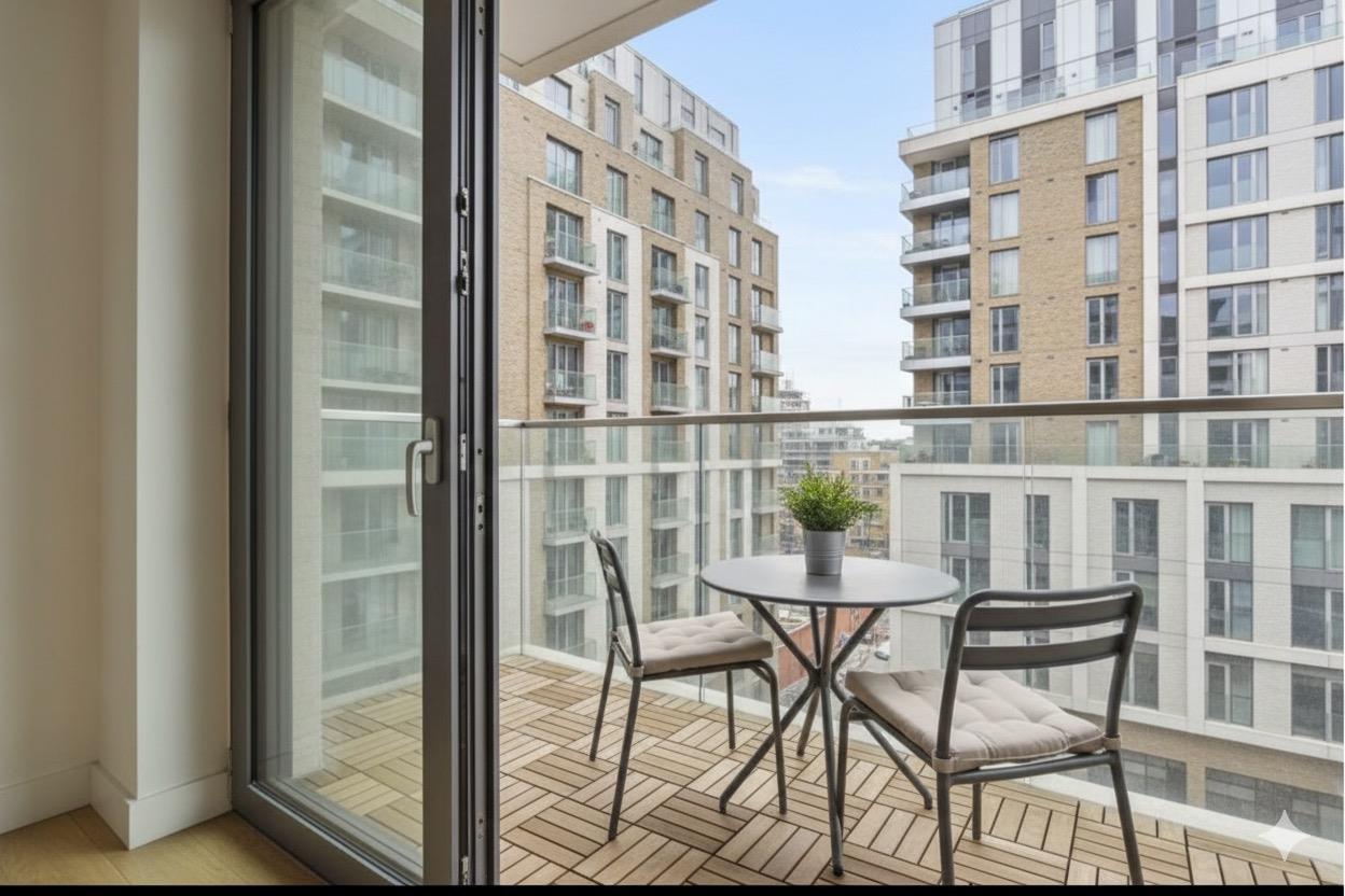 3 bed property in Buckhold Road, London